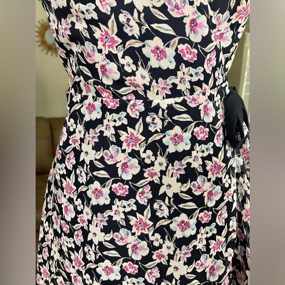 SWEET Banana Republic Navy Floral Wrap Dress Sz 4 - Picture 5 of 15